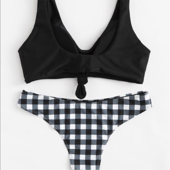 Bikini - Picture 2 of 2